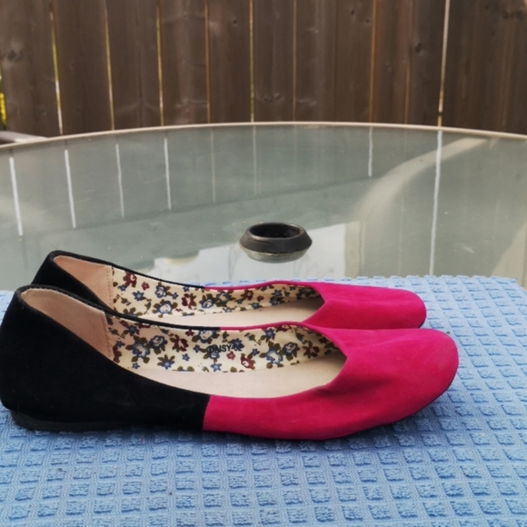 Shoes - Picture 2 of 3